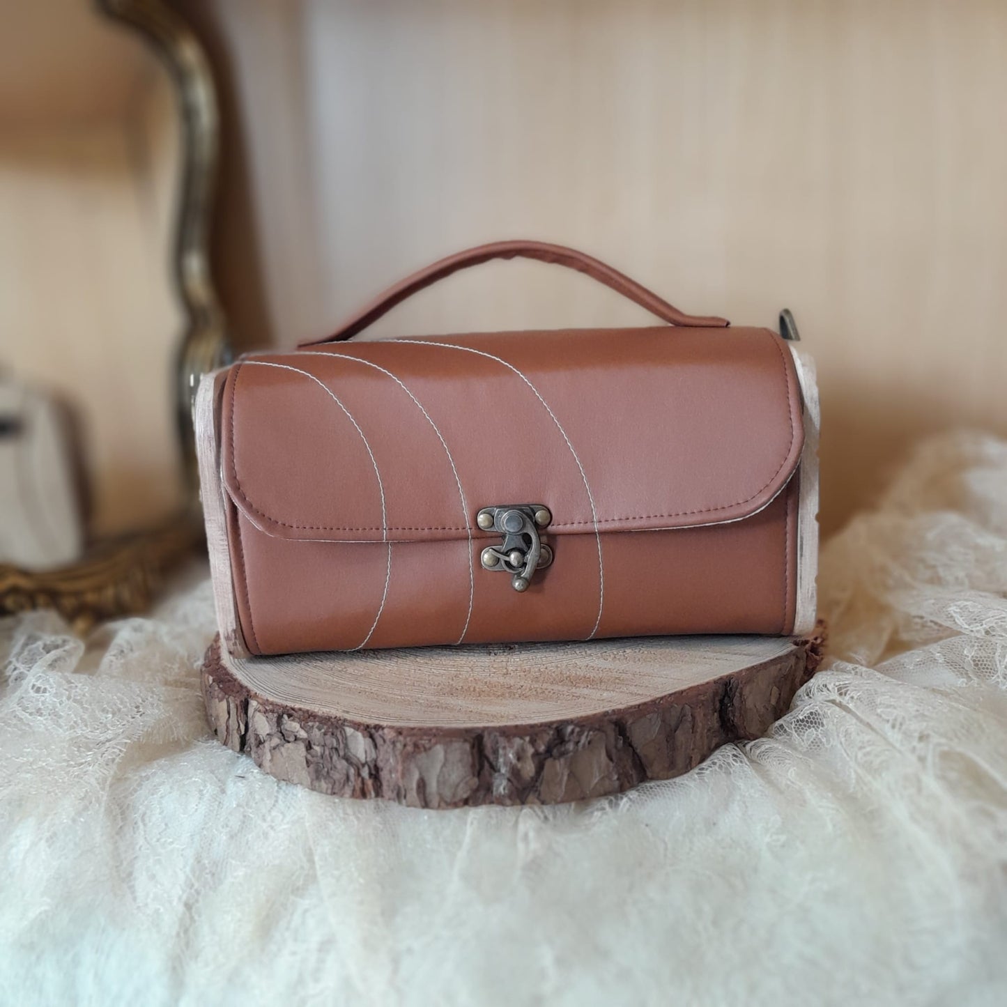 Sac à main Kube raisin caramel côtés bois 