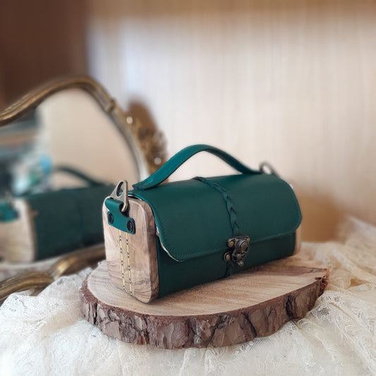 Sac à main Kube raisin vert tressé et bois noyer 