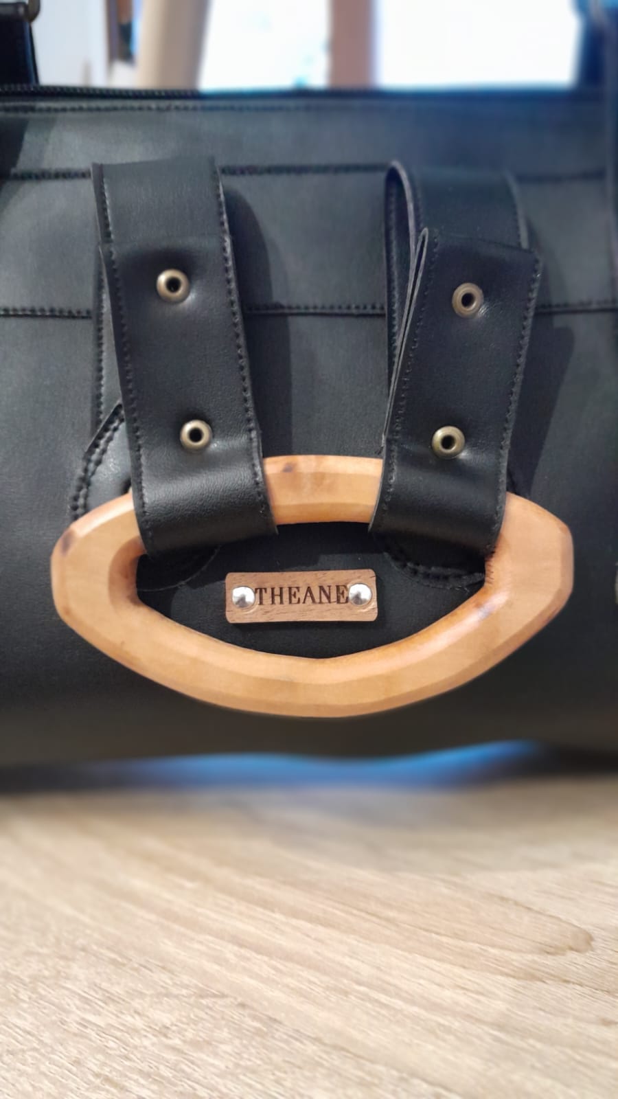 Sac à main alter-cuir de raisin noir poignées en bois 130