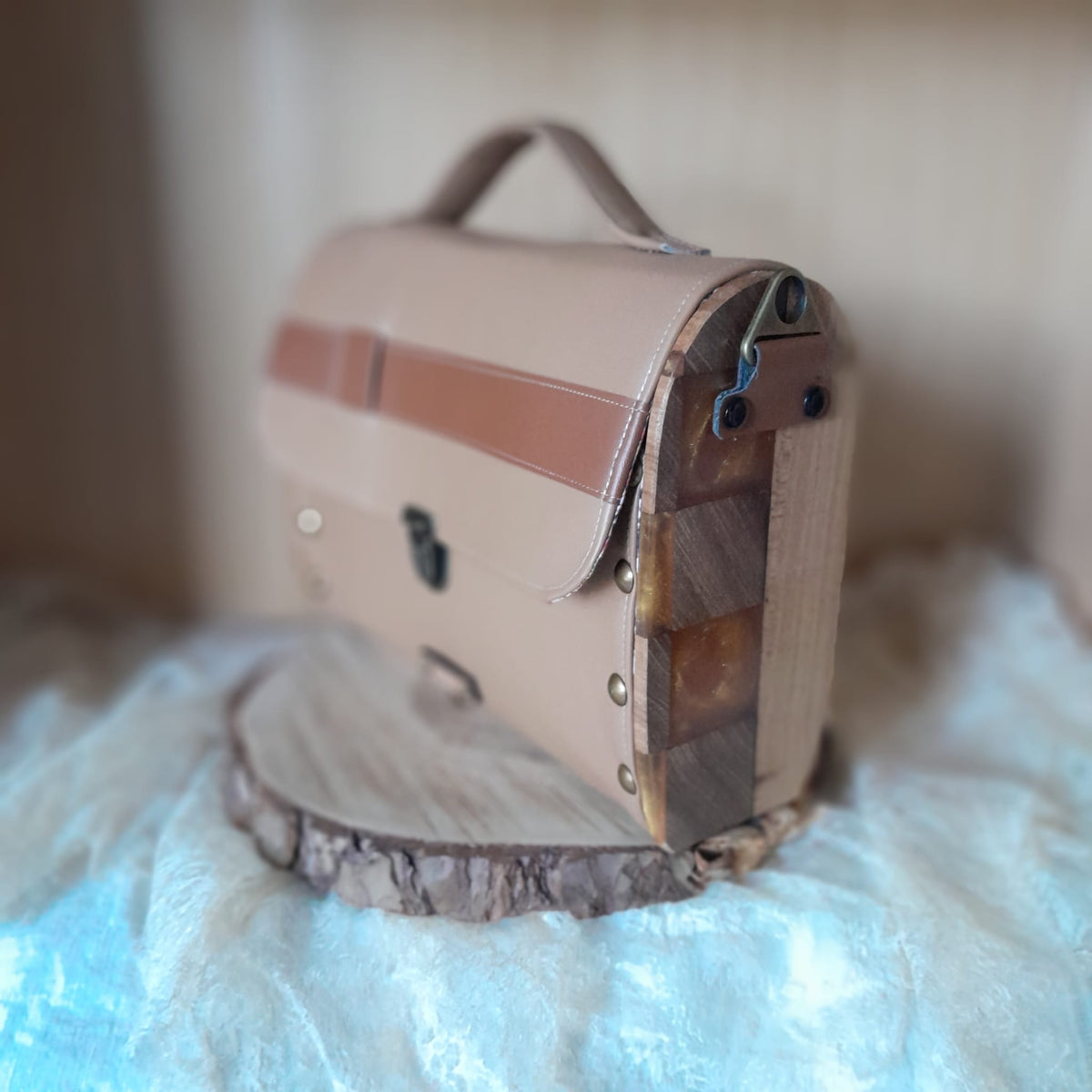 Petit sac cartable bois résine epoxy et raisin camel 120