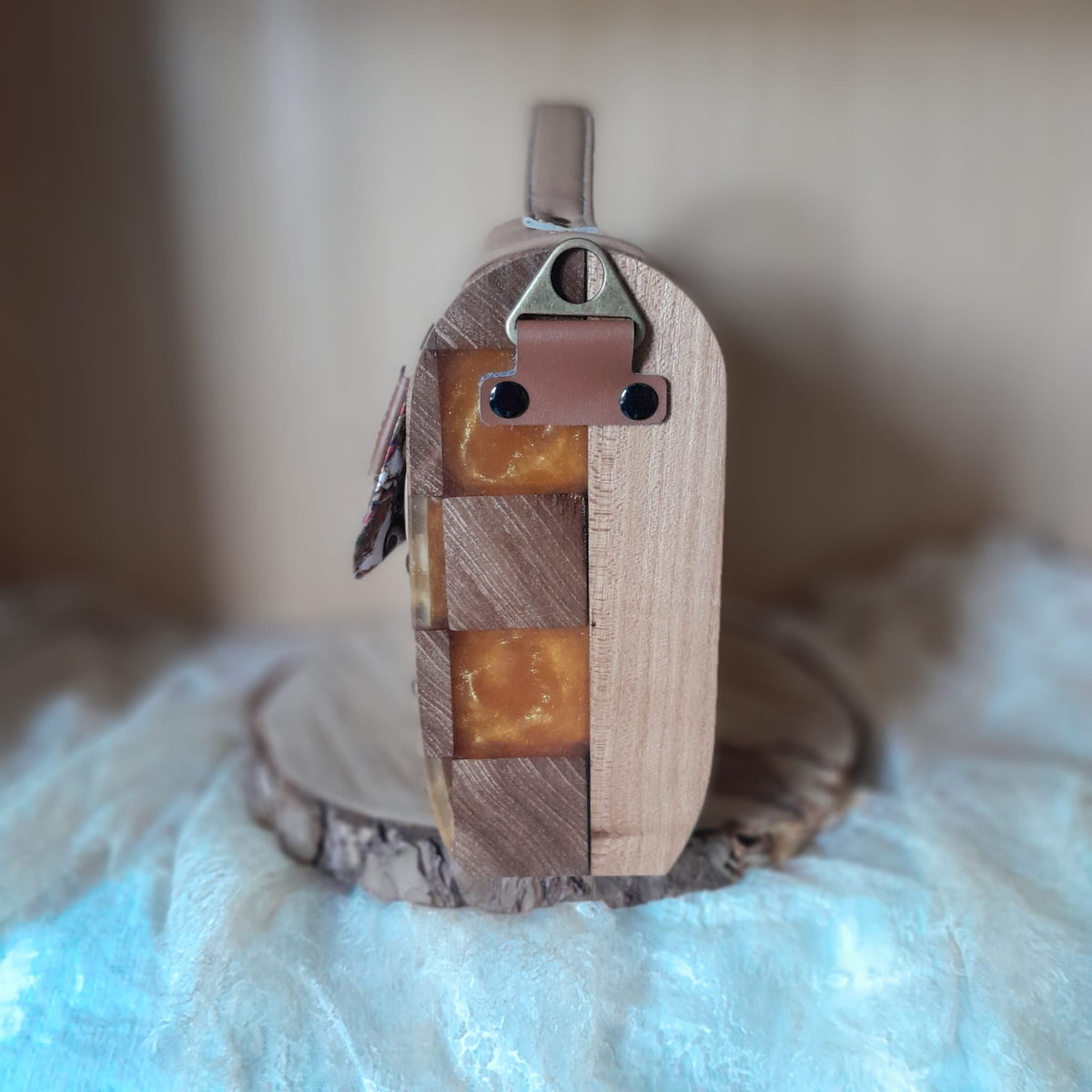 Petit sac cartable bois résine epoxy et raisin camel 120