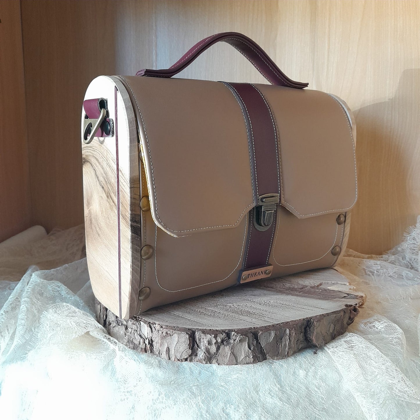 Sac cartable raisin camel et côtés en noyer