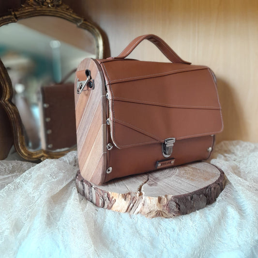 Sac cartable artisanal côtés bois noyer d'Amérique marc de raisin caramel fermeture cartouchière