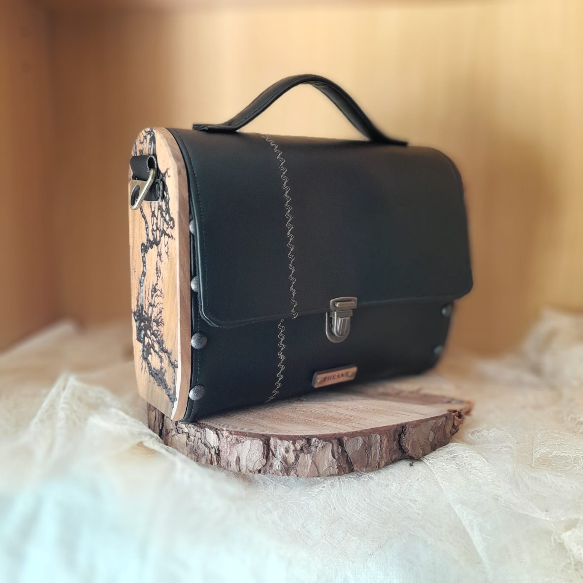 Sac cartable raisin noir côtés bois orme unique