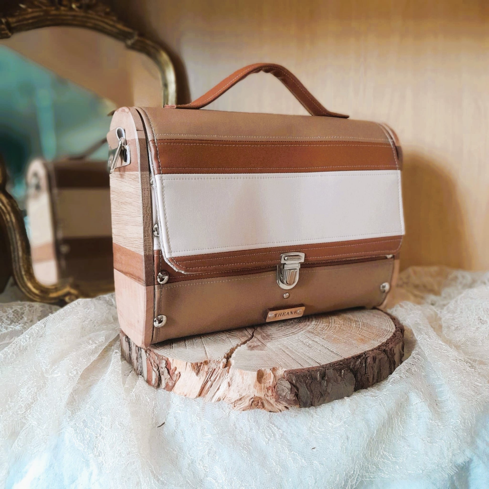 Sac cartable artisanal tons naturels camel sable caramel trois bois précieux