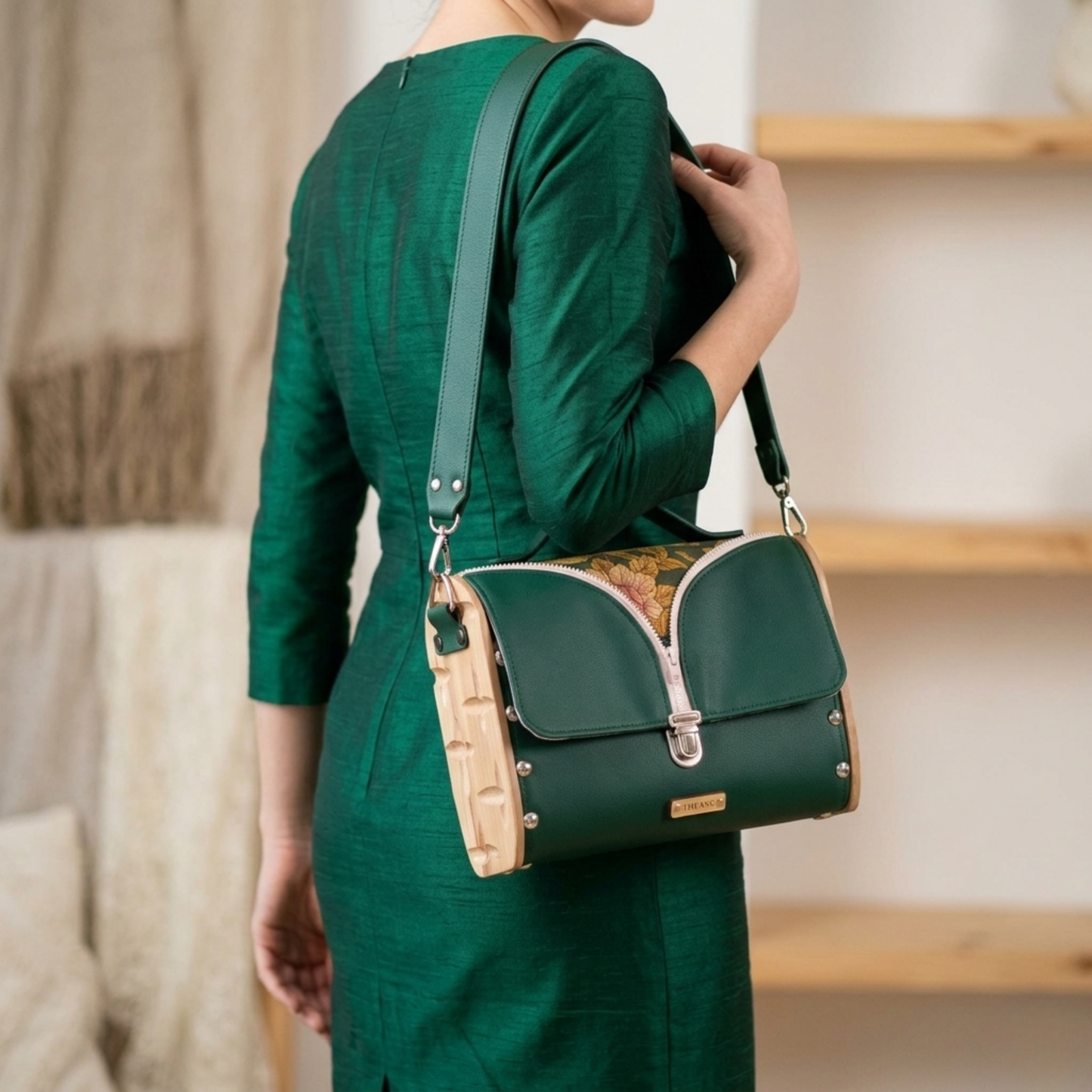 Sac cartable artisanal côtés bois poirier marc de raisin vert fermeture cartouchière