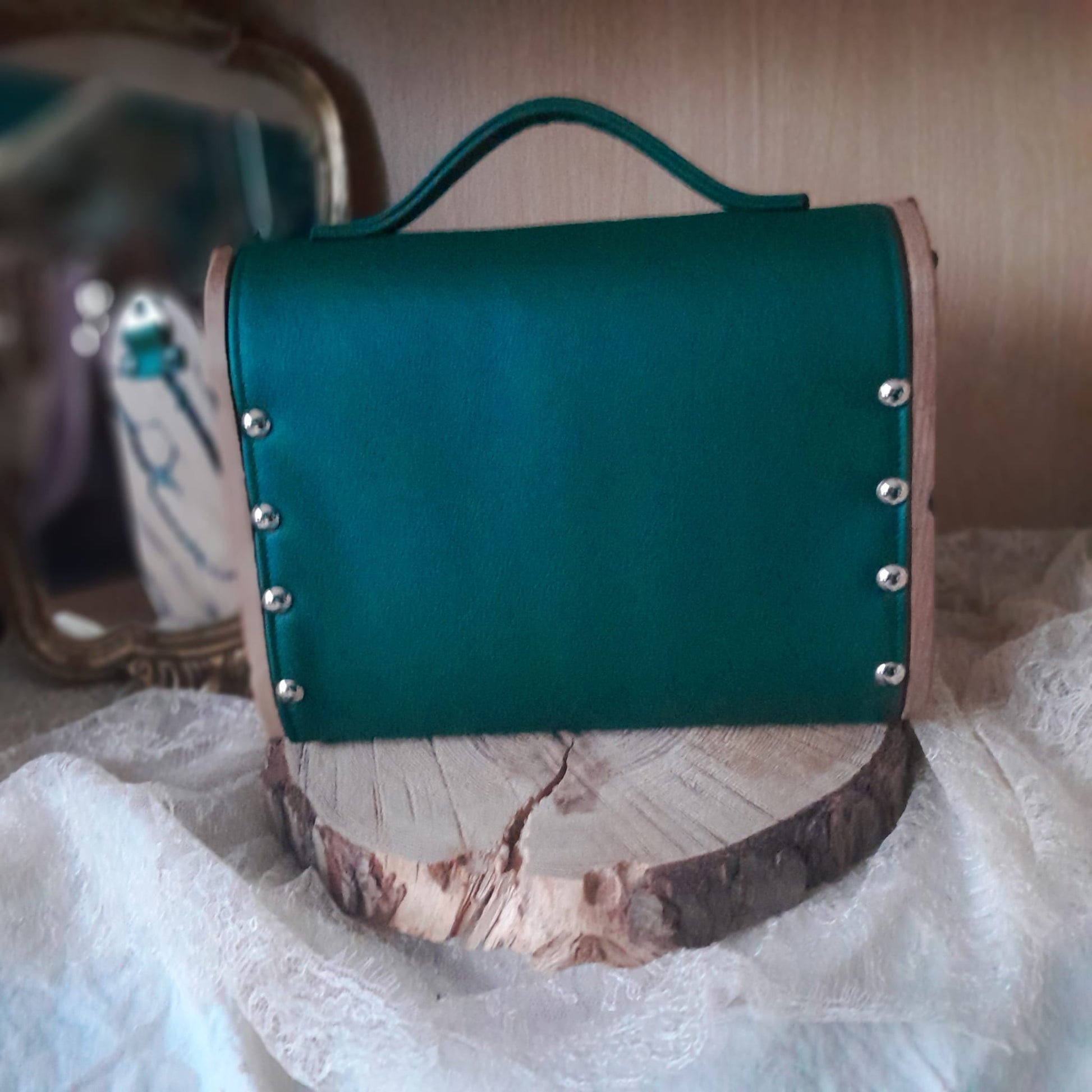 Sac cartable vert émeraude broderie florale rose bois orme Lichtenberg