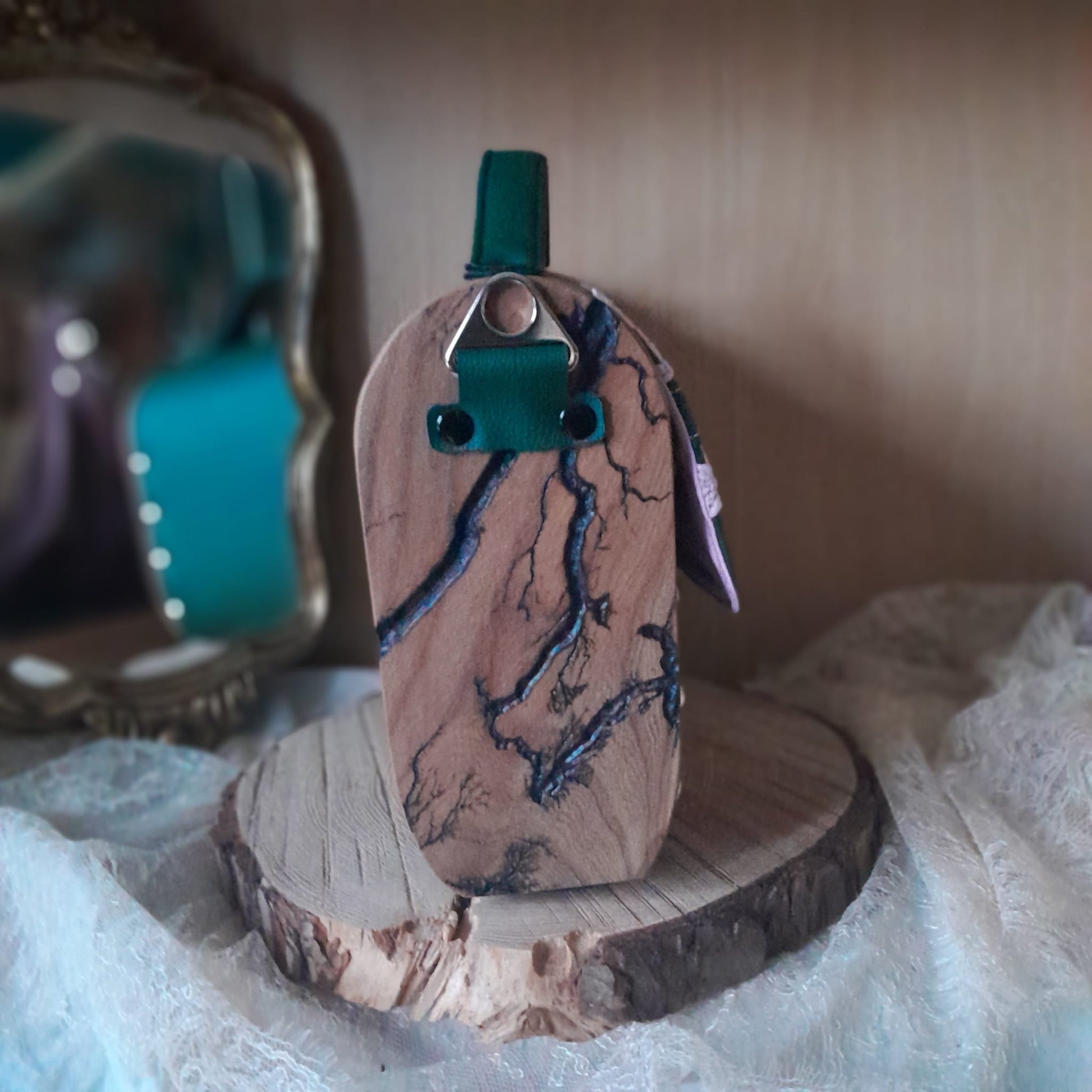 Sac cartable vert émeraude broderie florale rose bois orme Lichtenberg