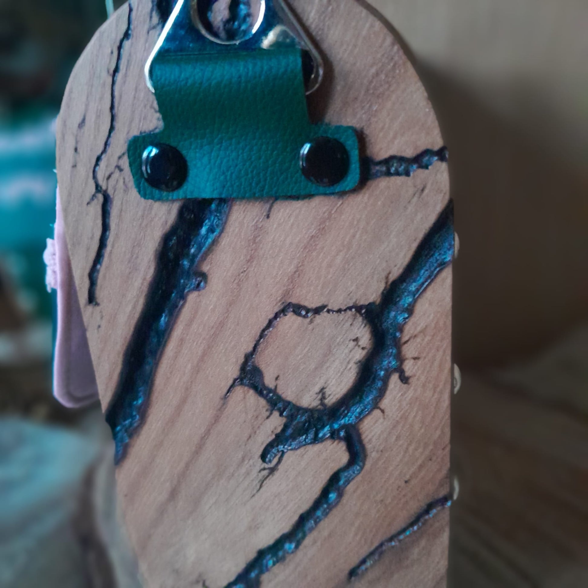 Sac cartable vert émeraude broderie florale rose bois orme Lichtenberg