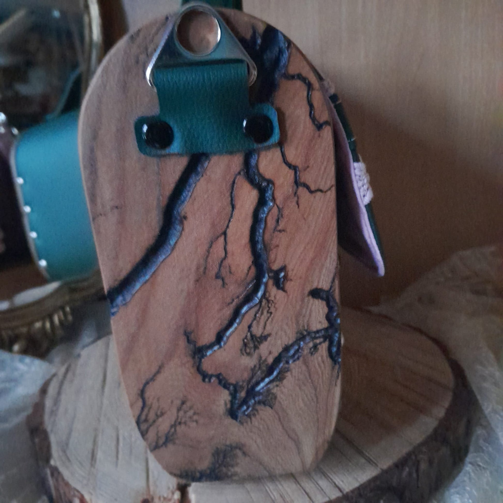 Sac cartable vert émeraude broderie florale rose bois orme Lichtenberg