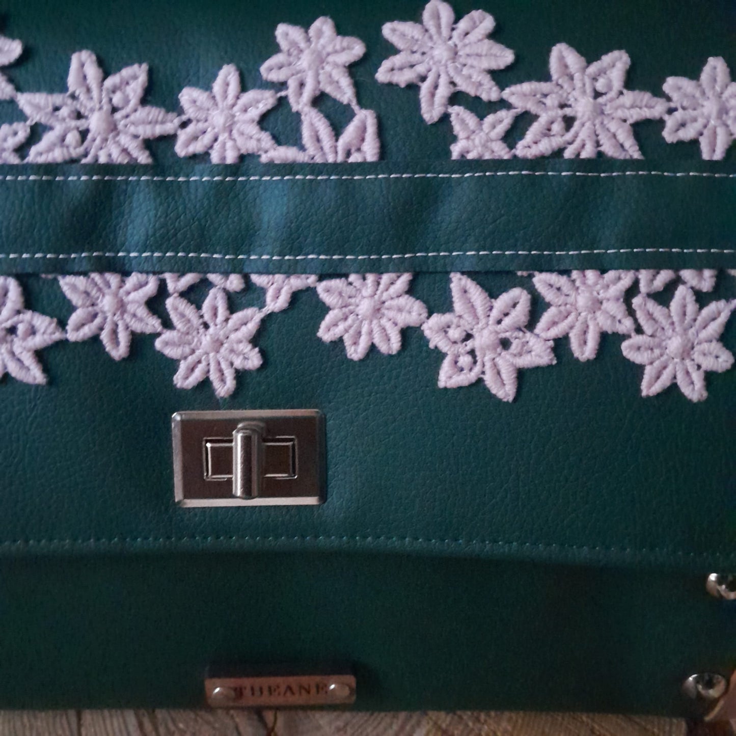 Sac cartable vert émeraude broderie florale rose bois orme Lichtenberg