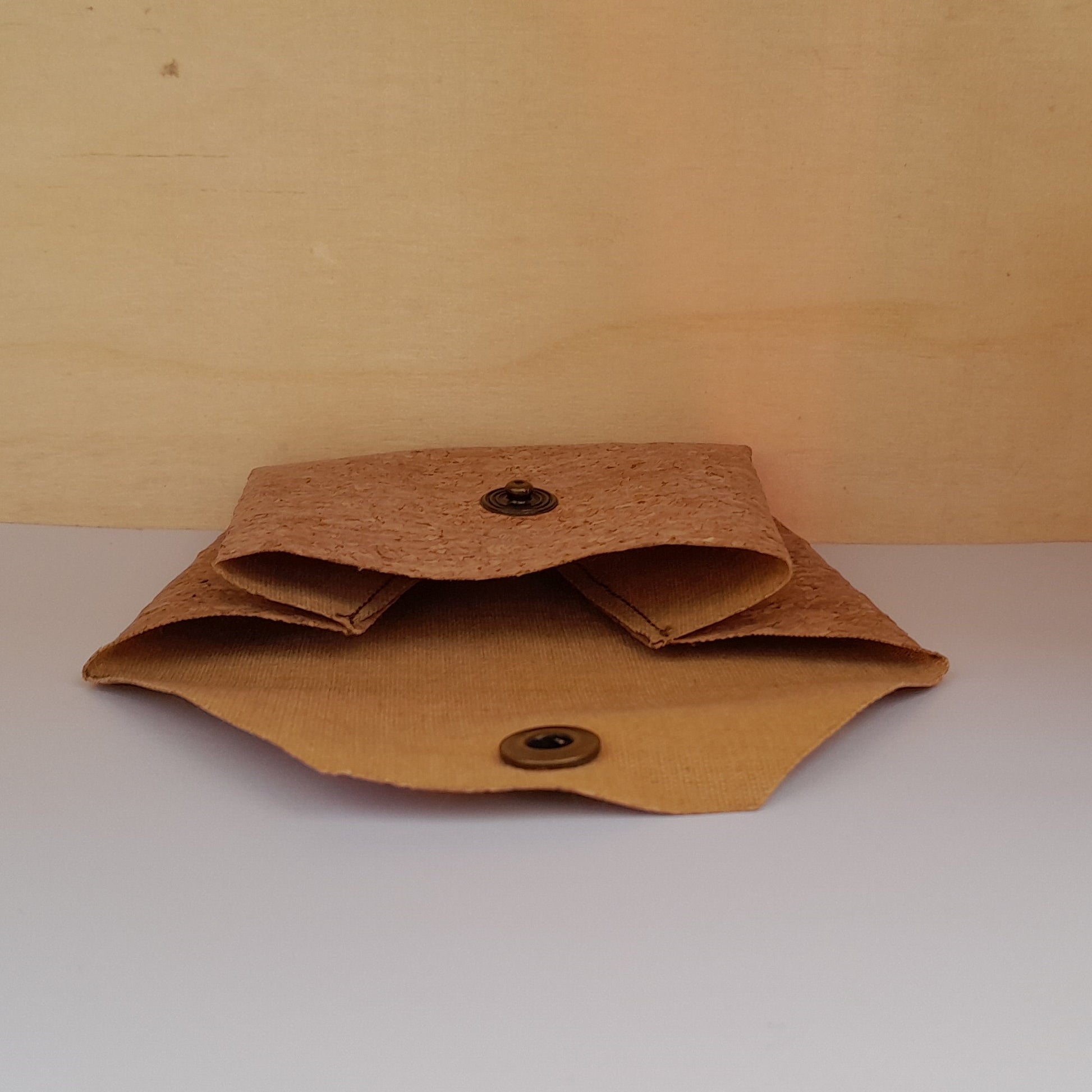 porte-monnaie origami en liège ouvert