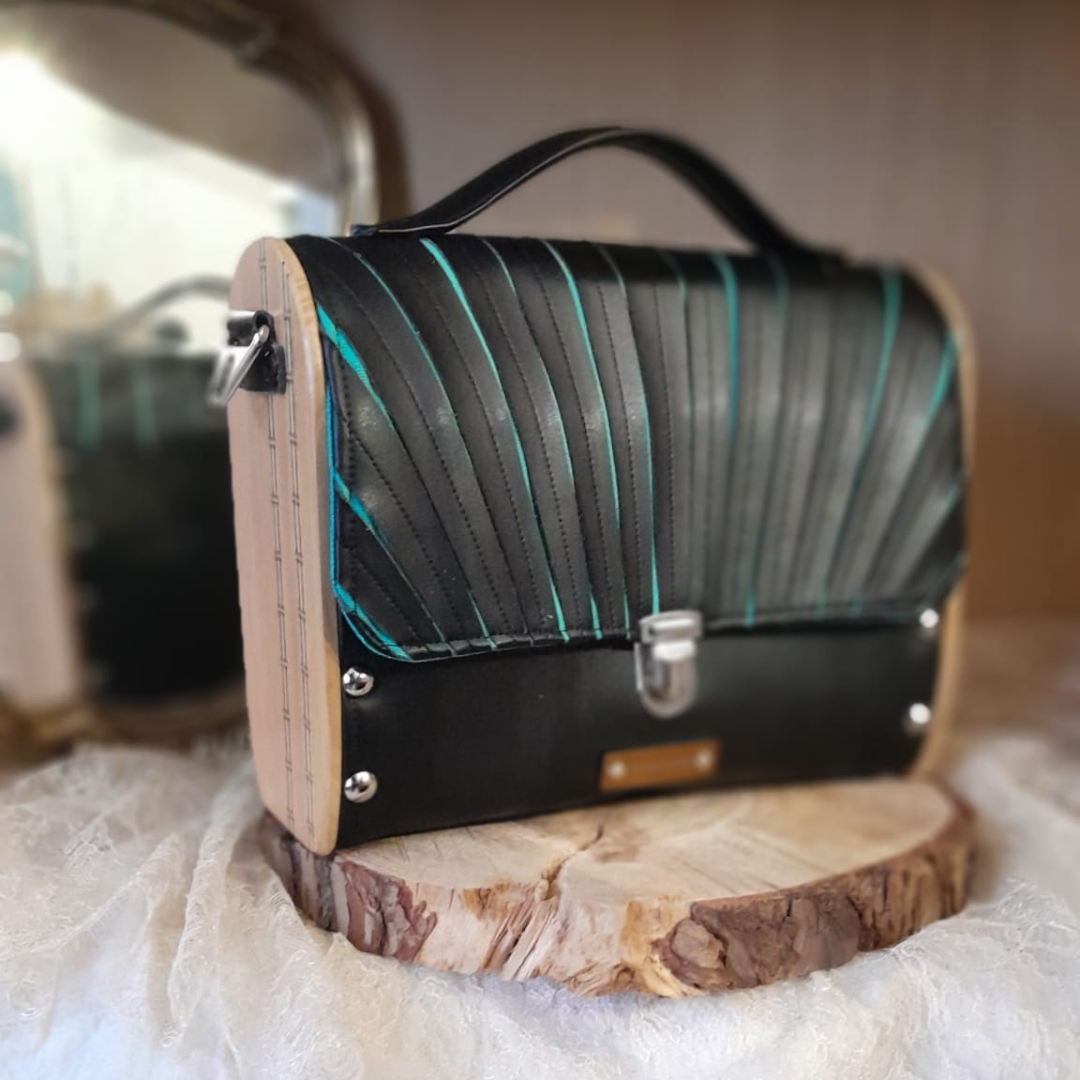 Petit sac cartable bois et alter-cuir de raisin noir 175