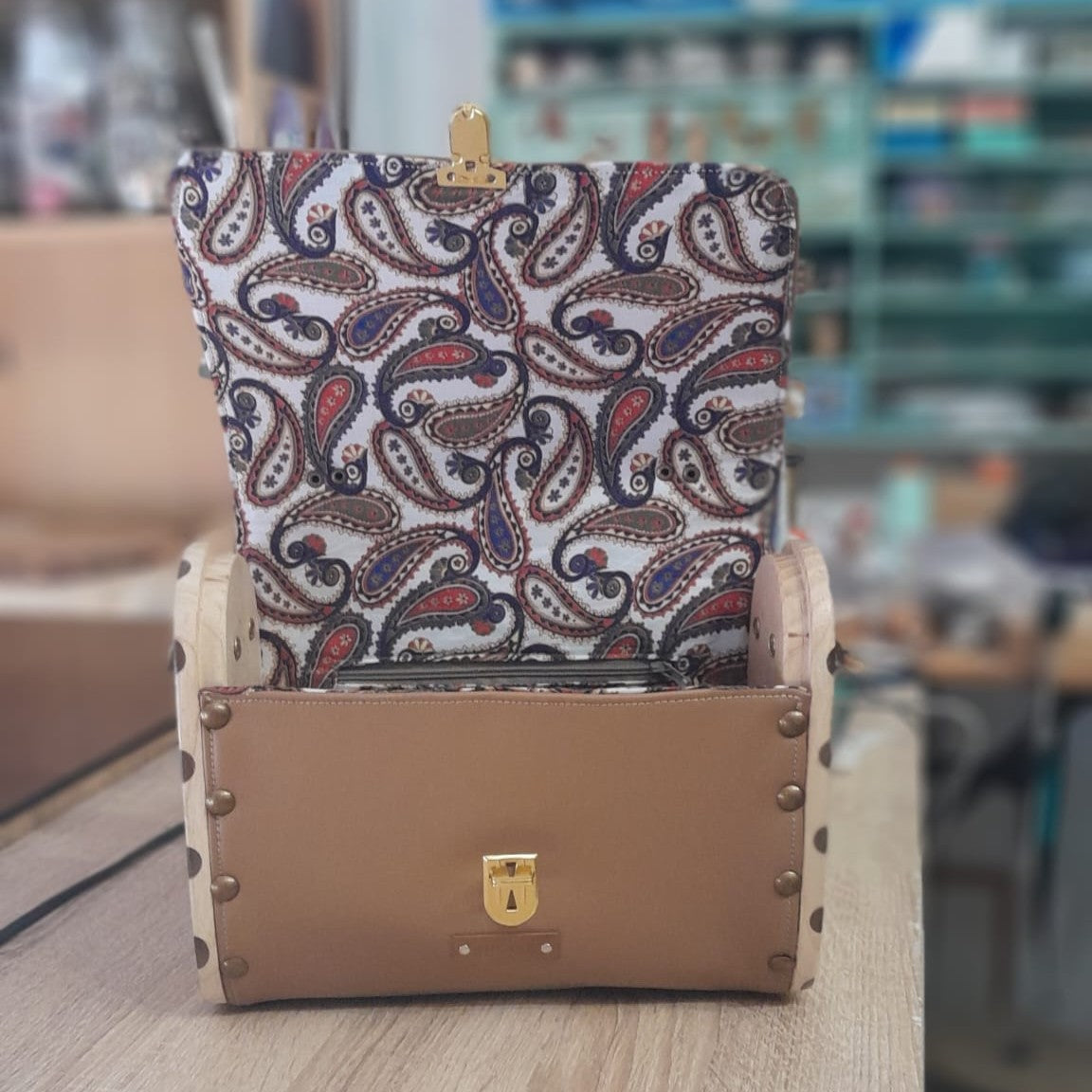Petit sac cartable bois et alter-cuir de raisin caramel 148