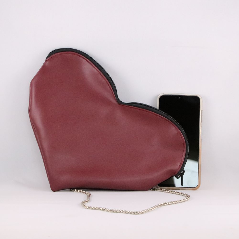 pochette coeur bordeaux en alter cuir de raisin avec téléphone