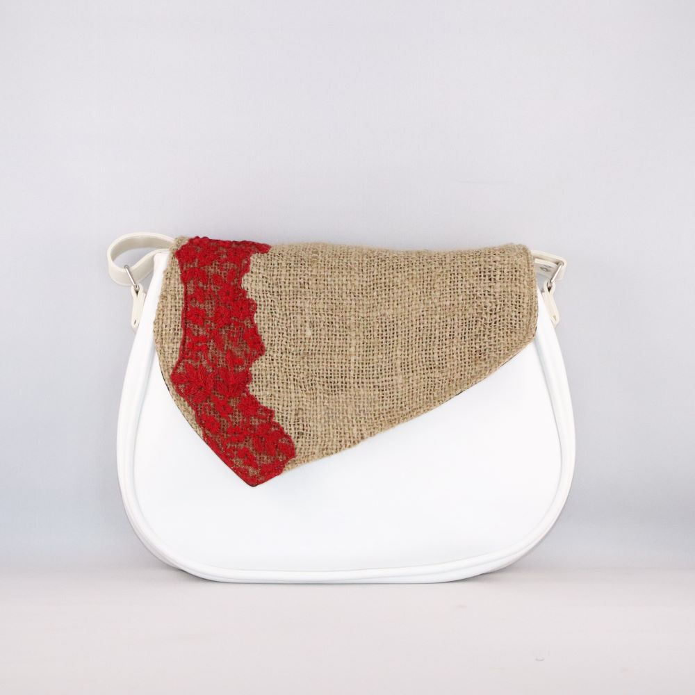 base sac blanche alter cuir de raisin rabat amovible toile de jute et dentelle rouge