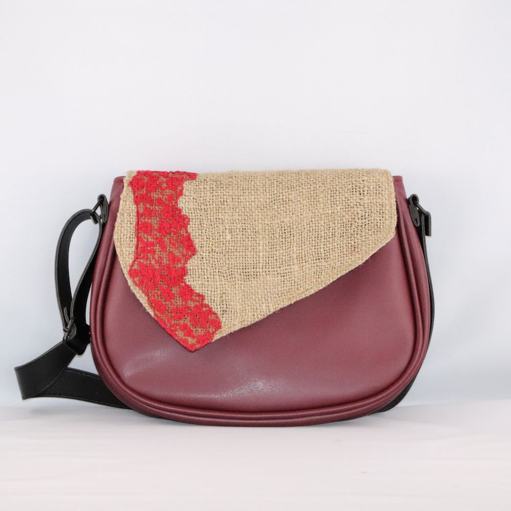 base sac bordeaux alter cuir de raisin rabat amovible toile de jute et dentelle rouge